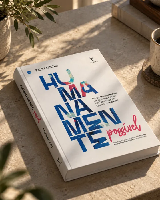 Livro Humanamente Possível sobre a mesa.